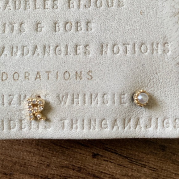 Letter R Monogram & Pearl post letter R - Picture 2 of 14